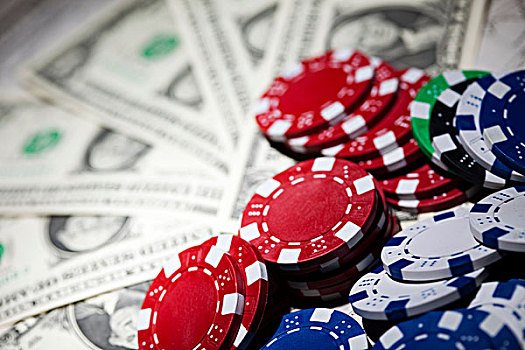 arahqq mobile app interface showing football markets and live dealer tables